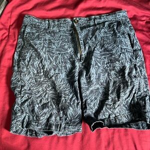 Amazon Essentials 34W Tropical Pattern Shorts